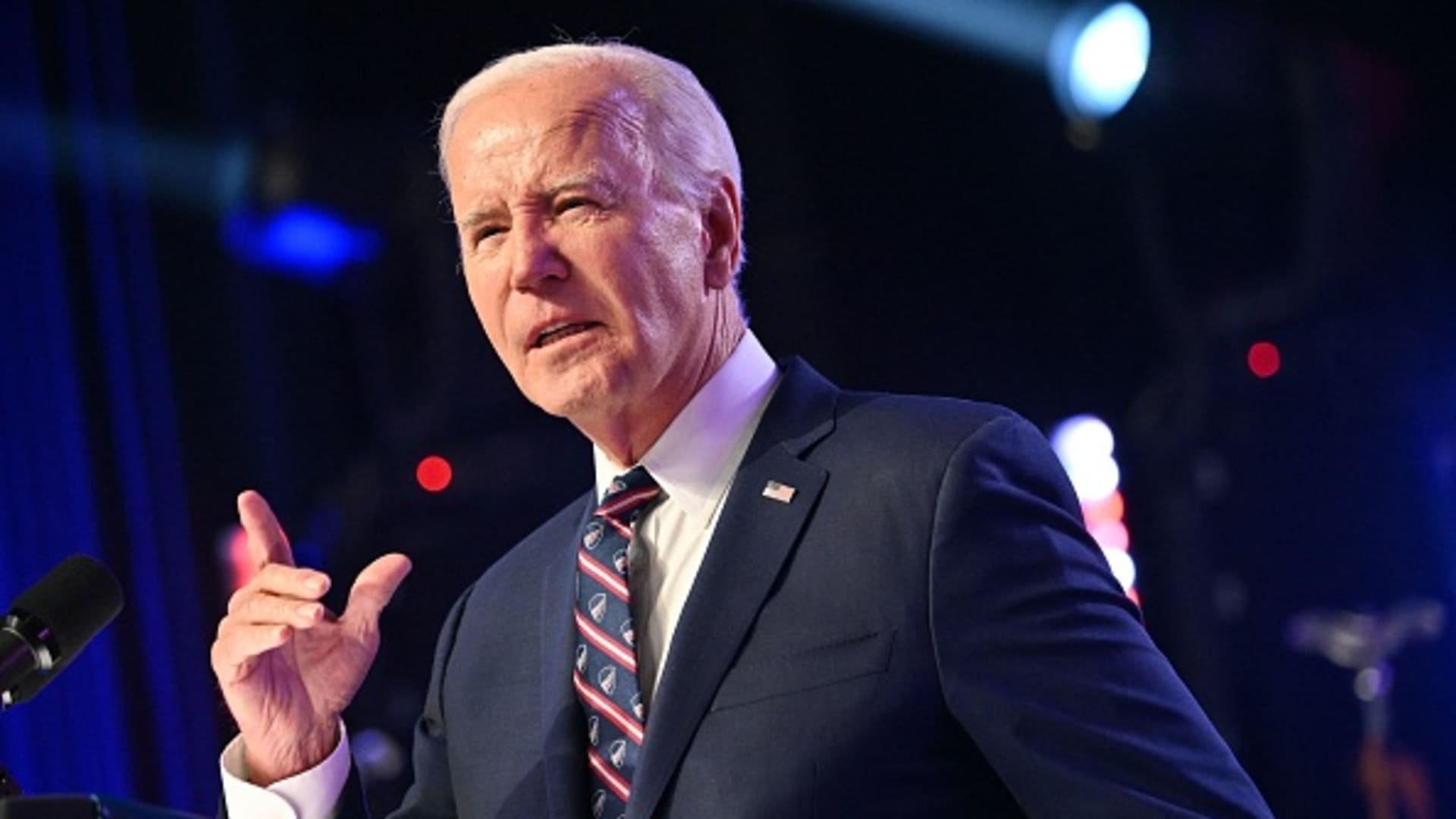 Biden administration to early forgive balances of some student loan borrowers