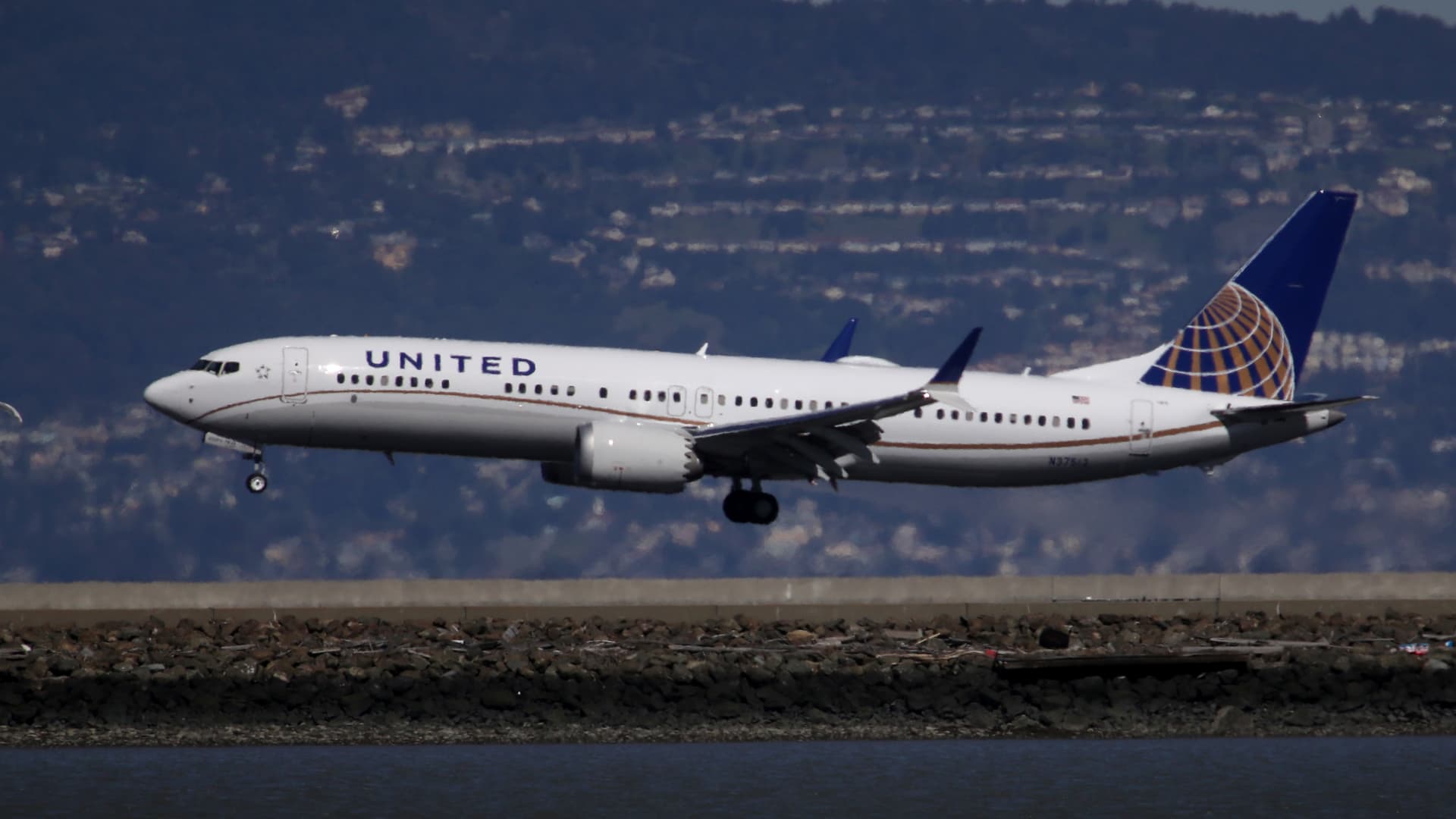 United Airlines found loose screws on several Boeing 737 Max 9s after grounding